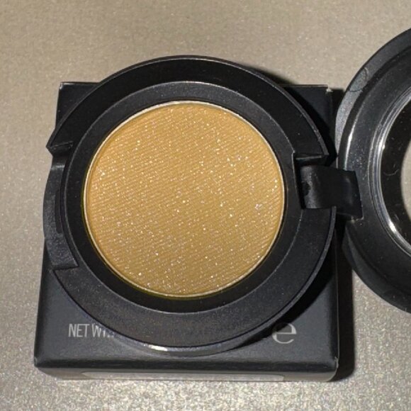 MAC Jasmine Eyeshadow~Rare - Picture 1 of 3